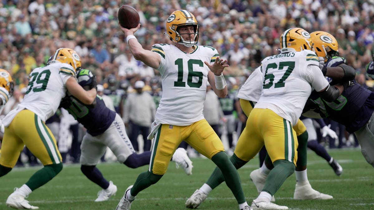 Ex-Packers QB Sean Clifford signed by Bengals after Joe Burrow injury