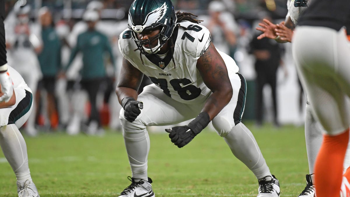 Eagles waive Kenyon Green