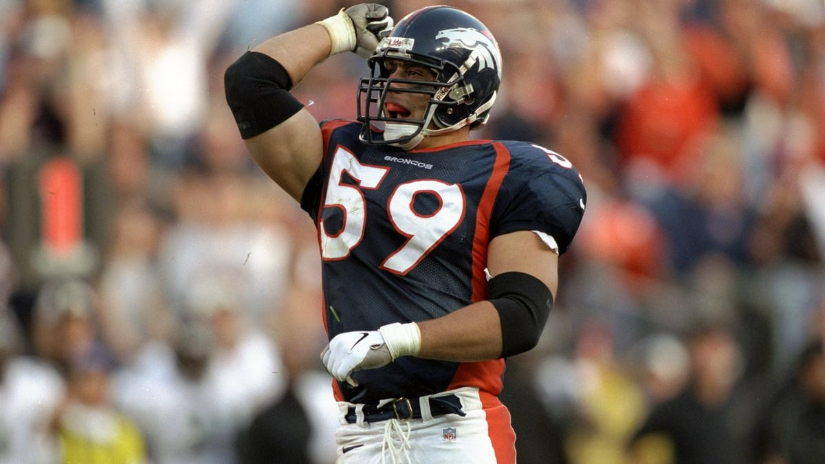 Former Broncos player Glenn Cadrez saves man from burning car