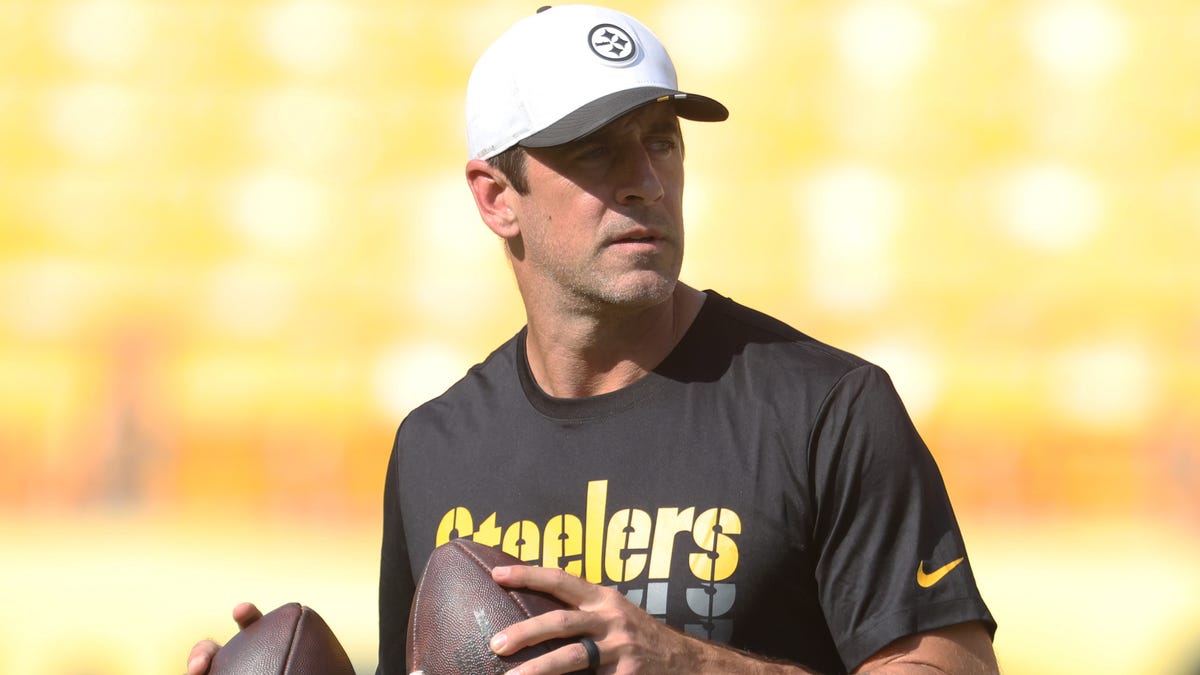 Aaron Rodgers named Steelers captain for 2025, team announces