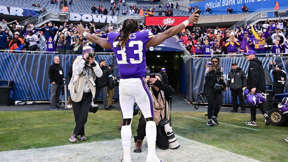 Daniel Jones player props odds, tips and betting trends for Week 1