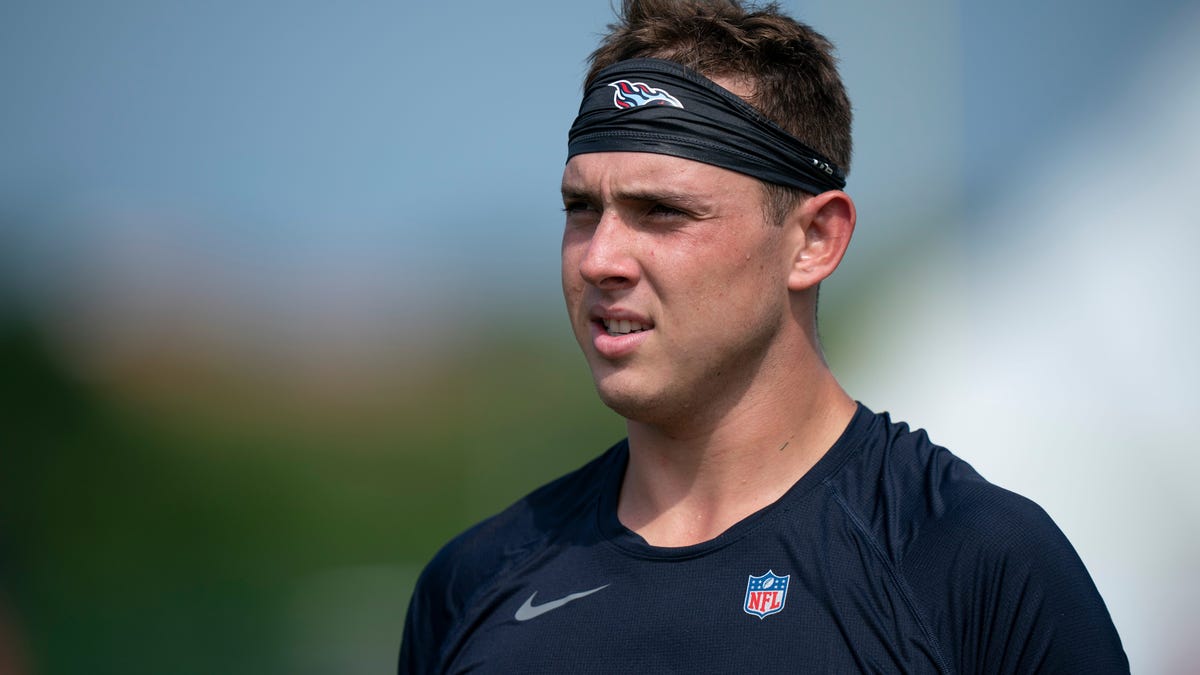 Titans TE Gunnar Helm grew up a Broncos fan