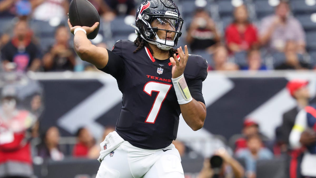 Texans at Rams odds, picks and predictions
