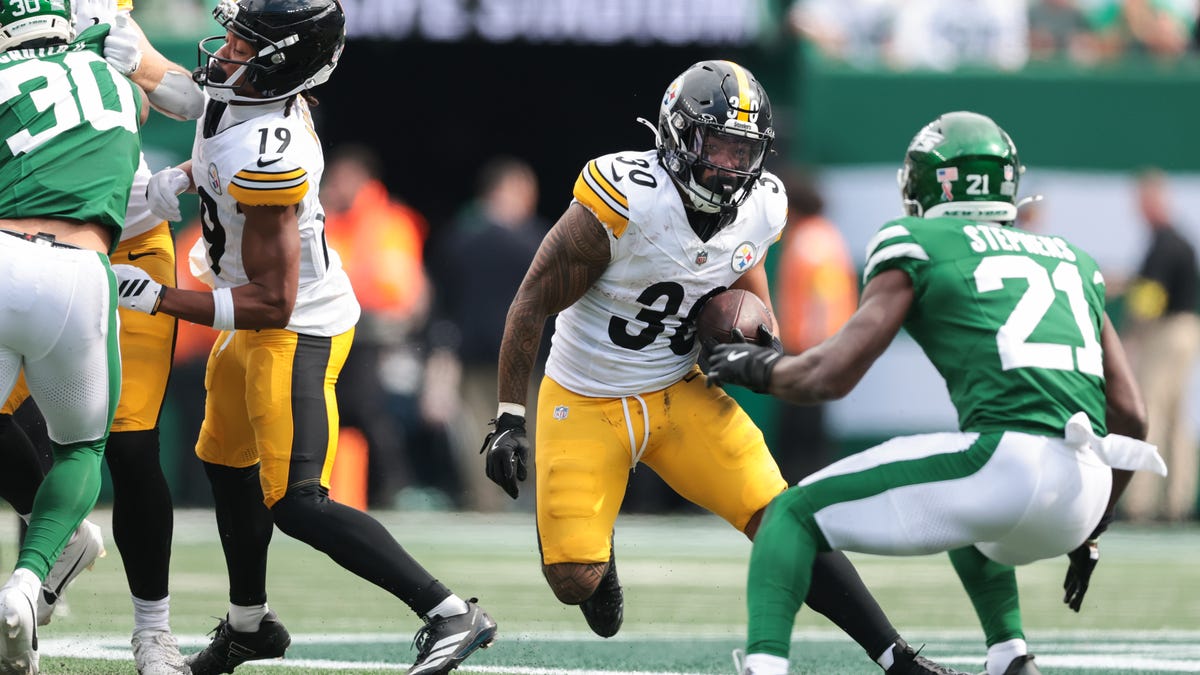 One NFL analyst insists the Steelers should trade for running back