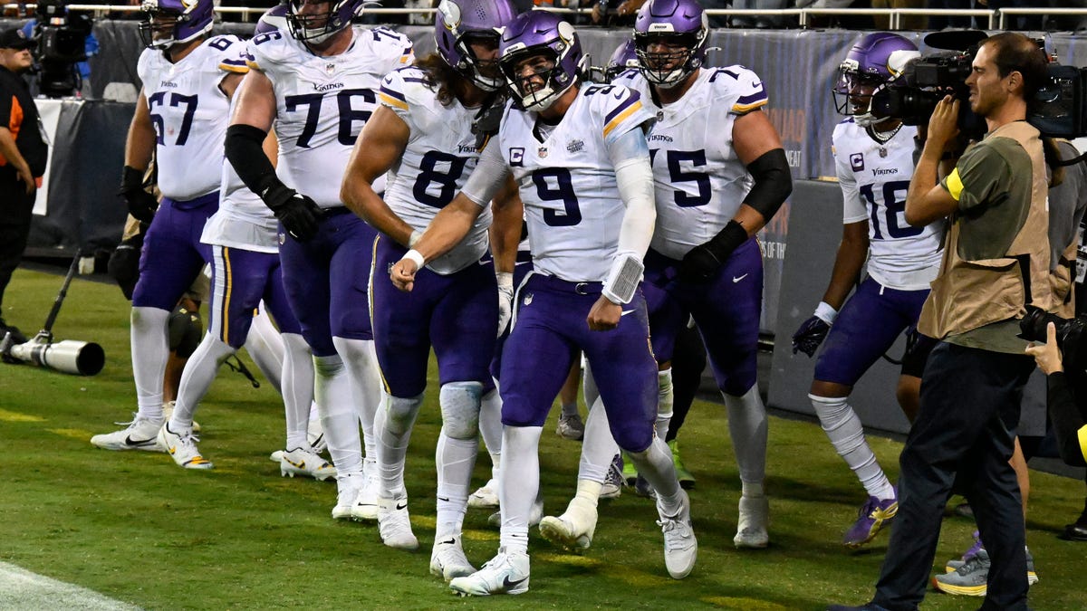 Vikings quarterback J.J. McCarthy makes NFL debut one to remember