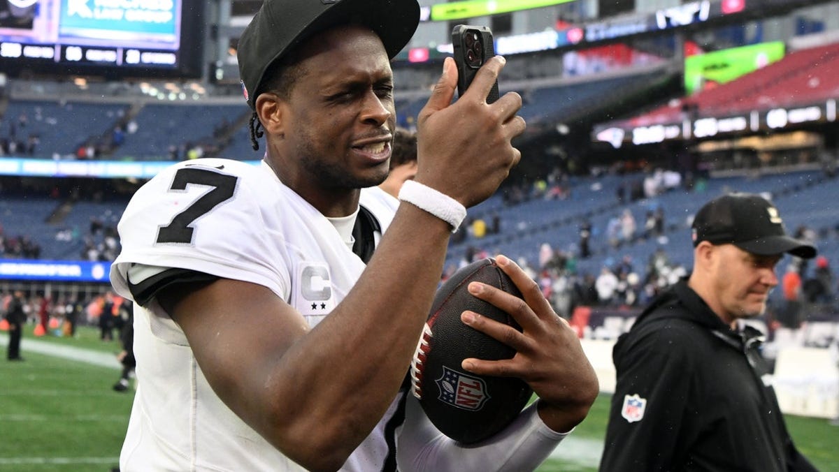 Get tickets to see Geno Smith vs. the Chargers