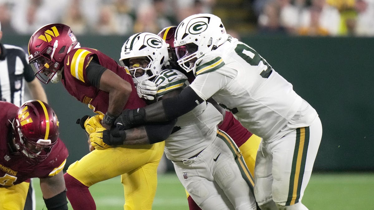 Jayden Daniels' stats suffer in loss to Packers, Micah Parsons