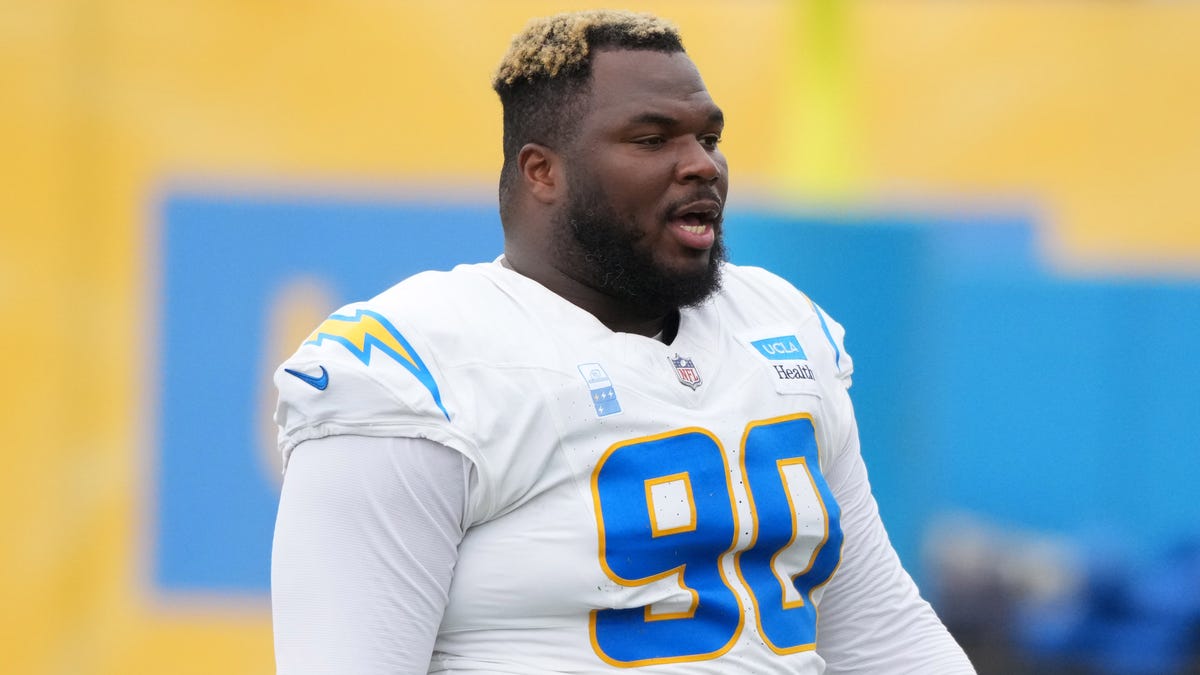 NFL fines Chargers DT Teair Tart for Travis Kelce slap