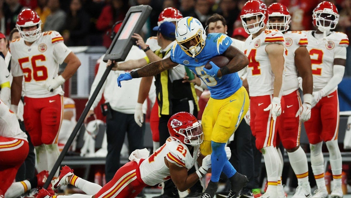 Chargers vs. Raiders spread, line, over/under