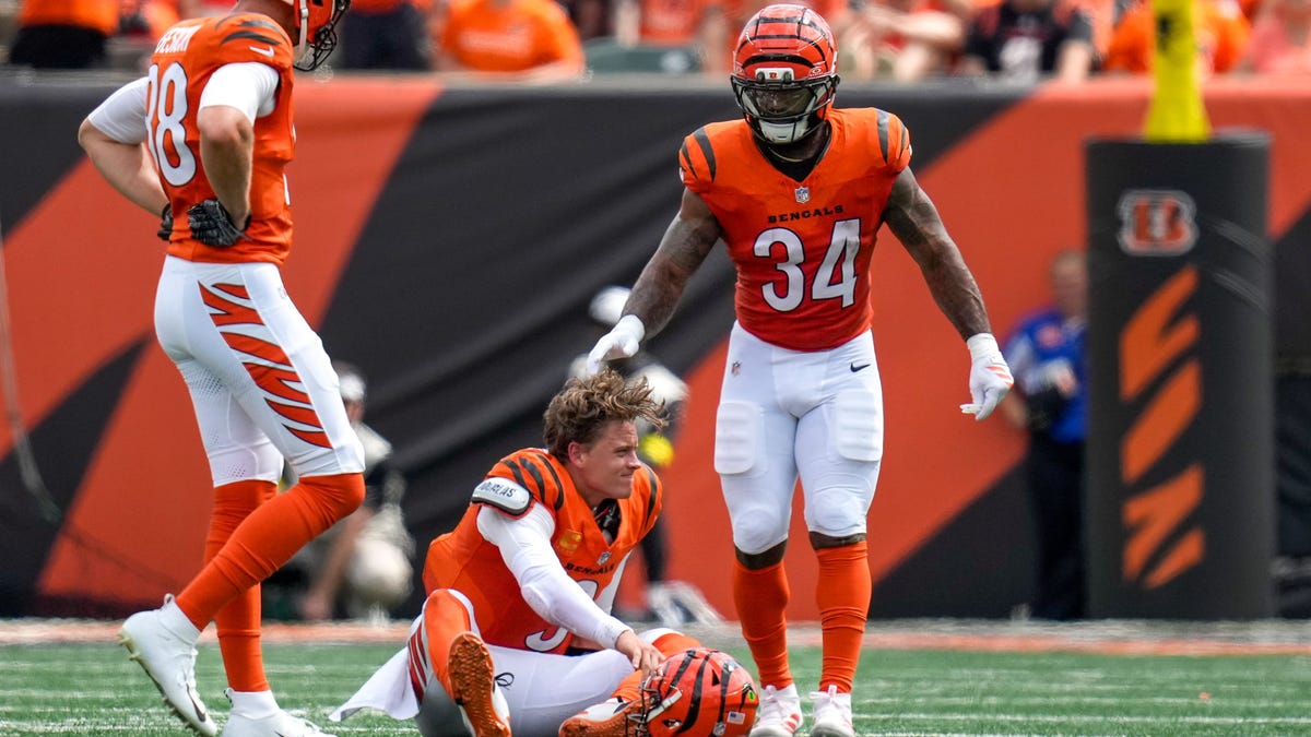 Bengals QB leaves game vs. Jaguars