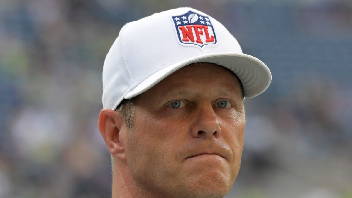 Ref defends 'leverage' penalty in Broncos-Colts game