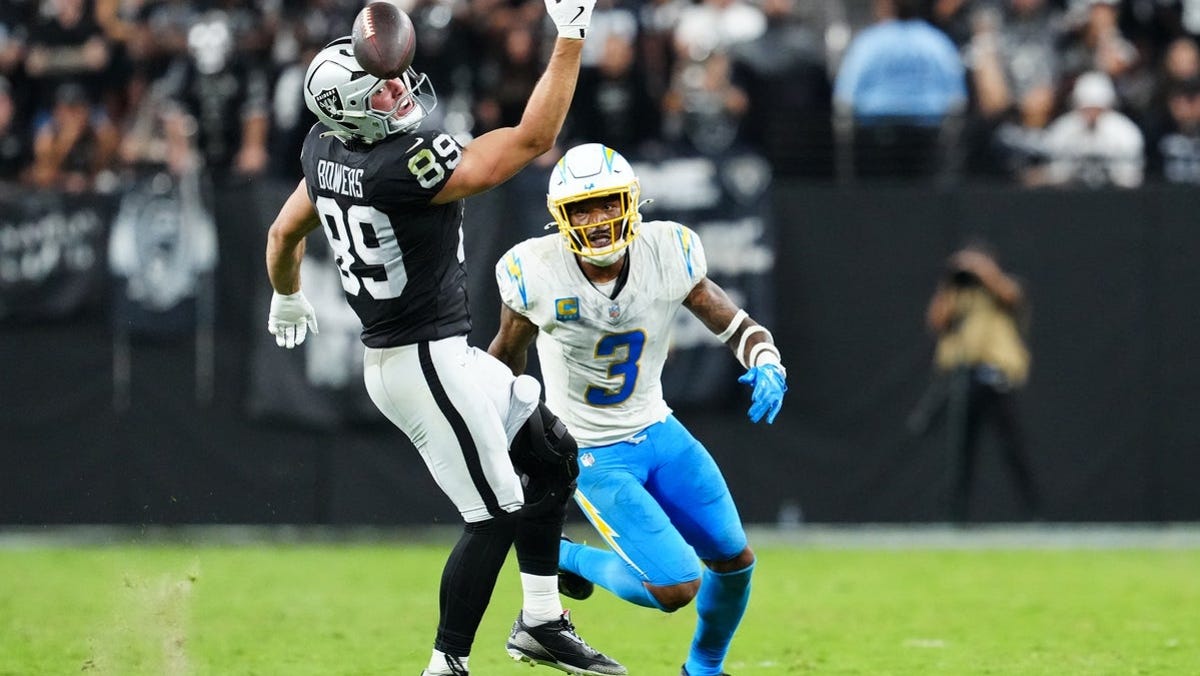 Brock Bowers injury update, status vs. Commanders in Week 3