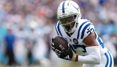 Colts Kenny Moore sets record vs Titans with pick-6 in first minute