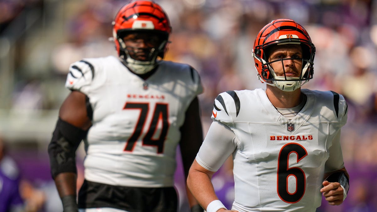 What time do the Bengals play Sunday? Who do they face?