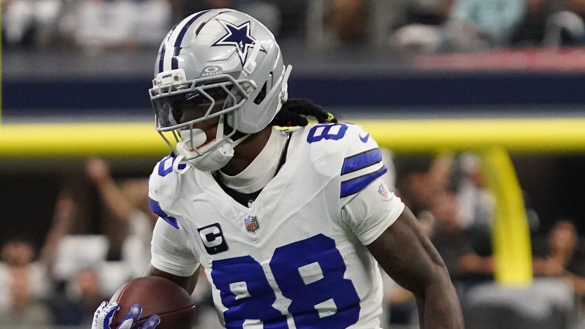 Cowboys WR hurts ankle, ruled out