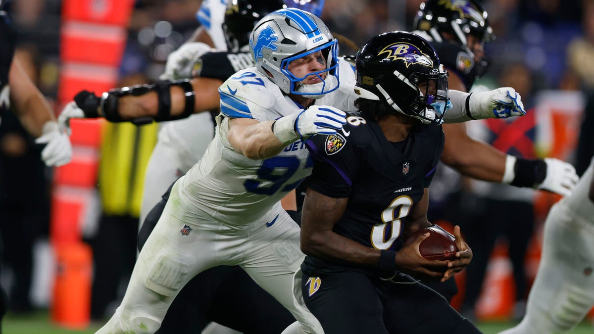 Detroit defense goes heavy metal