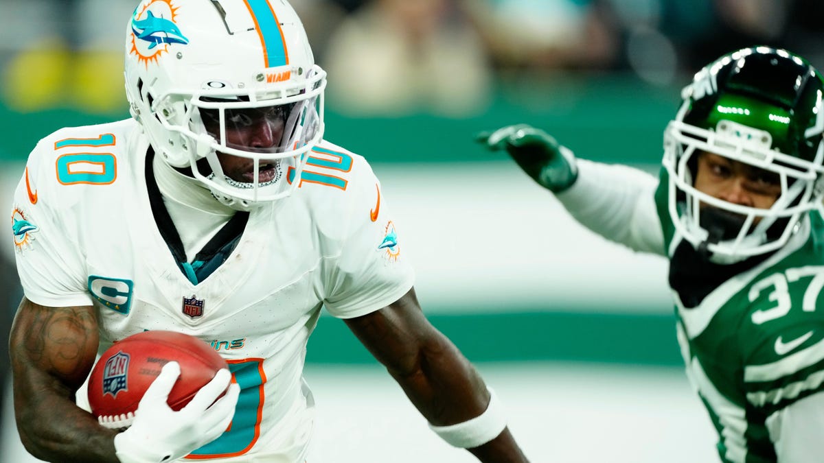 Jets at Dolphins odds, picks and predictions