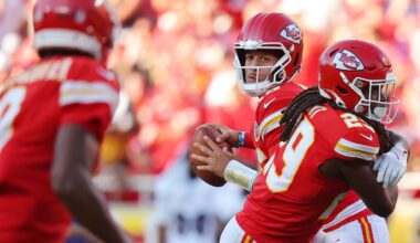 Mahomes shines for Chiefs, Jackson adds to Ravens' injury woes