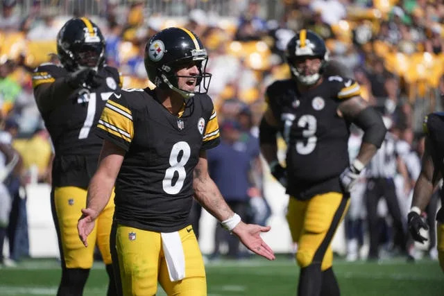 Pittsburgh Steelers quarterback Aaron Rodgers 