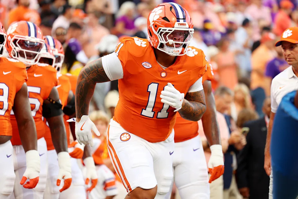 CLEMSON, SOUTH CAROLINA - AUGUST 30: Defensive tackle Peter Woods #11 of the Clemson Tigers warms up before the game against the LSU Tigers at Memorial Stadium on August 30, 2025 in Clemson, South Carolina. (Photo by Katie Januck/Getty Images)