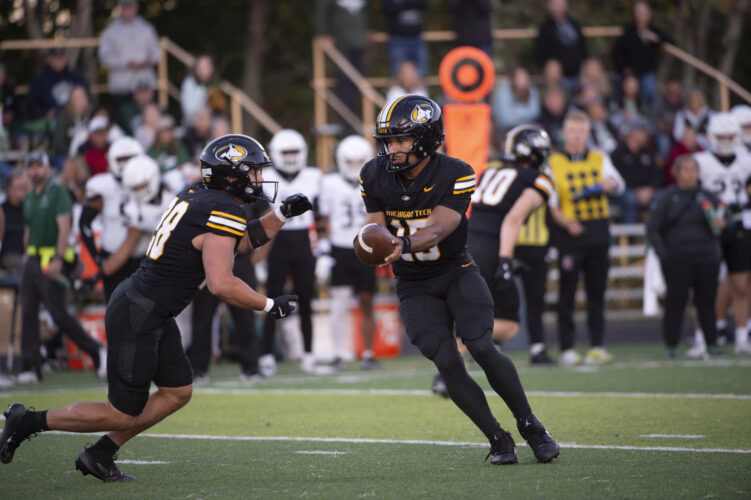 Huskies football hits the road to face Chargers | News, Sports, Jobs