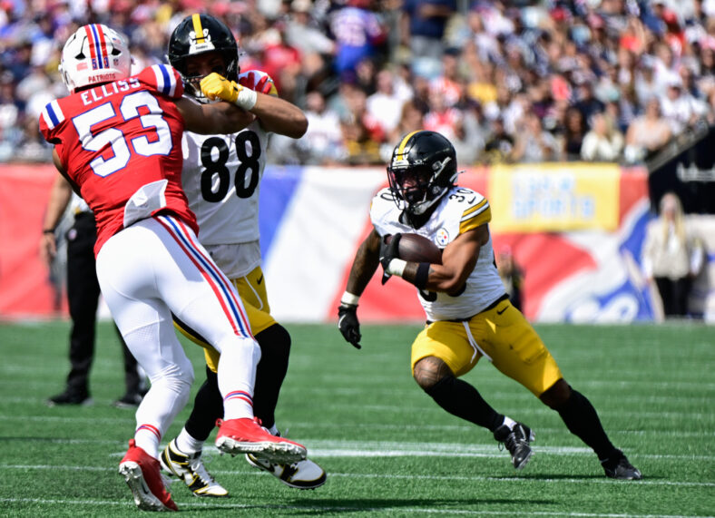 Steelers running back Jaylen Warren