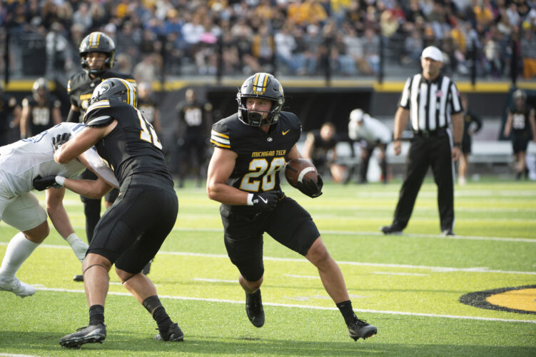 Huskies football comes up short against Upper Iowa | News, Sports, Jobs