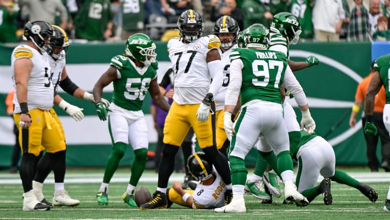 Steelers offensive tackle Broderick Jones