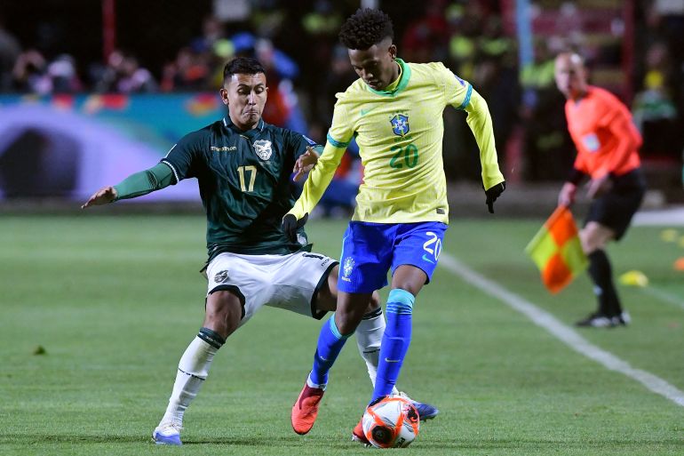 Roberto Fernandez and Estevao in action.