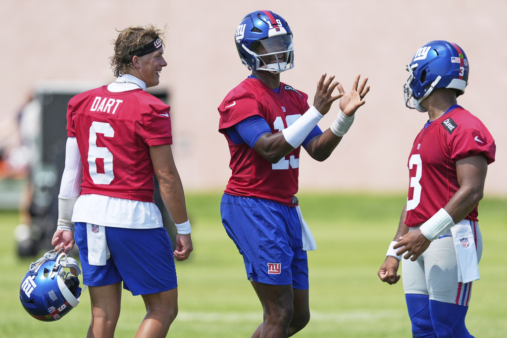 Why are Giants preventing Dart, Winston from talking to media?