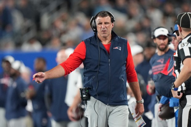 New England Patriots head coach Mike Vrabel talks to an official during an NFL preseason game against the New York Giants, Thursday, Aug.. 21, 2025, in East Rutherford, NJ. (AP Photo/Peter Joneleit)
