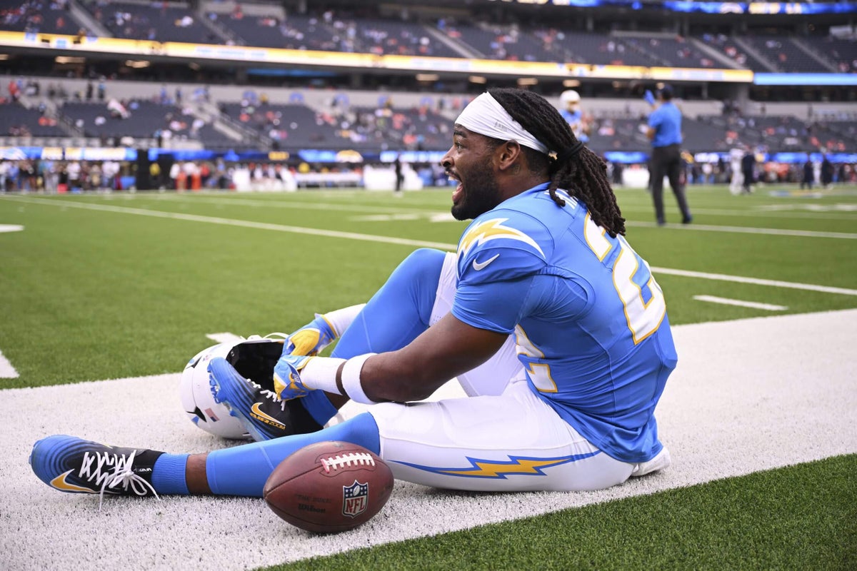 Chargers’ Najee Harris feared to have torn Achilles, Mekhi Becton suffers concussion
