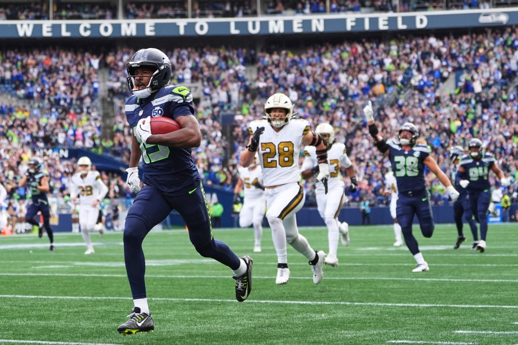 Tory Horton runs back 95-yard punt return TD for Seahawks