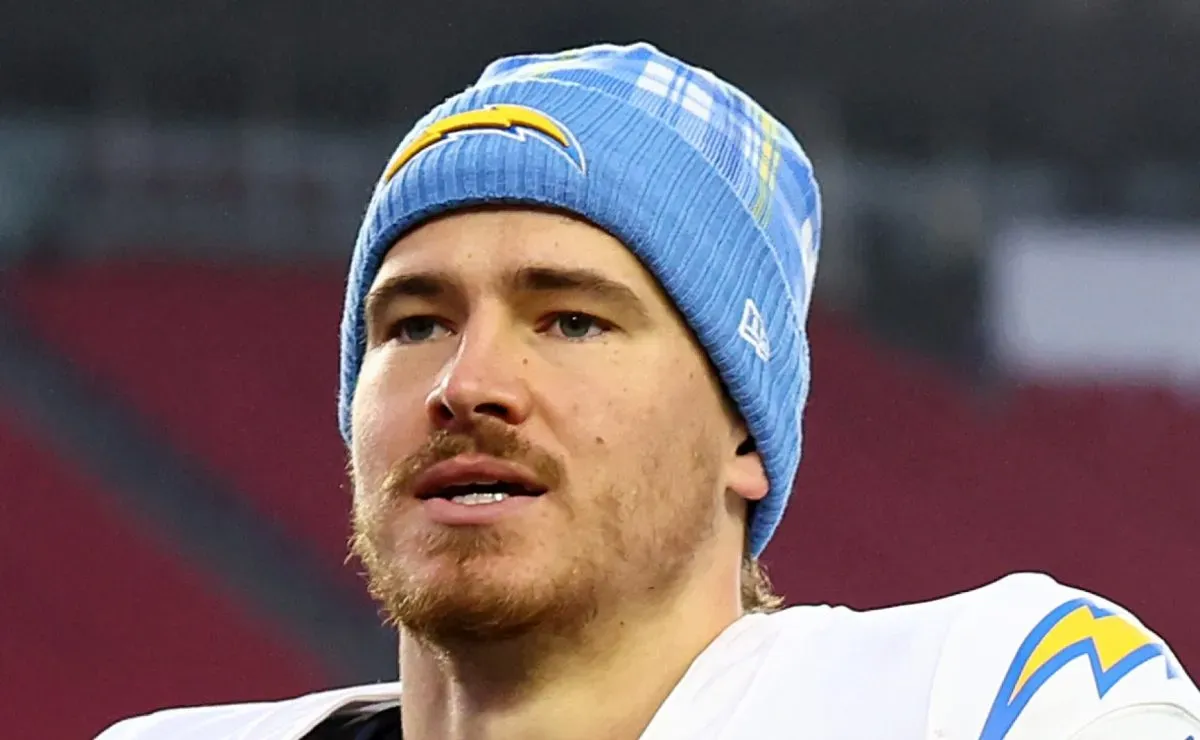 Justin Herbert teammate caught crying by Jim Harbaugh during second quarter against Raiders