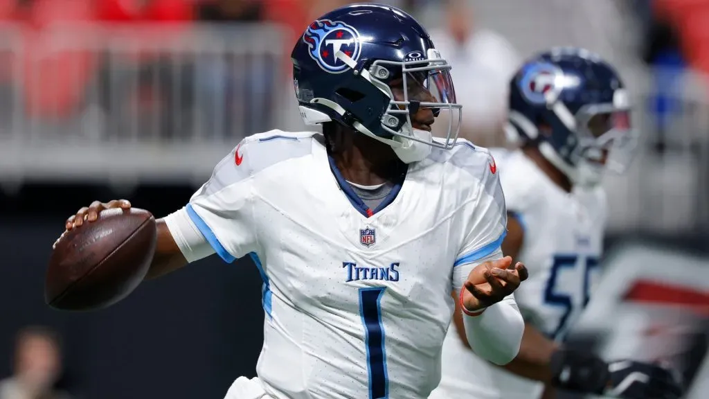 Cameron Ward #1 of the Tennessee Titans