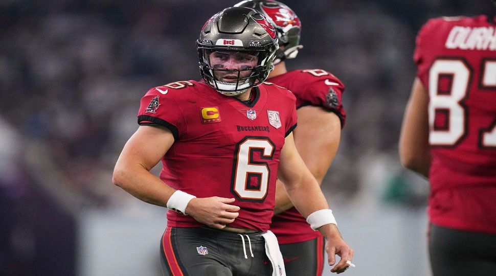 Tampa Bay Buccaneers' Baker Mayfield (6) looks back after running the ball in the second half of an NFL football game against the Houston Texans Monday, Sept. 15, 2025, in Houston, Texas. (AP Photo/Eric Gay)