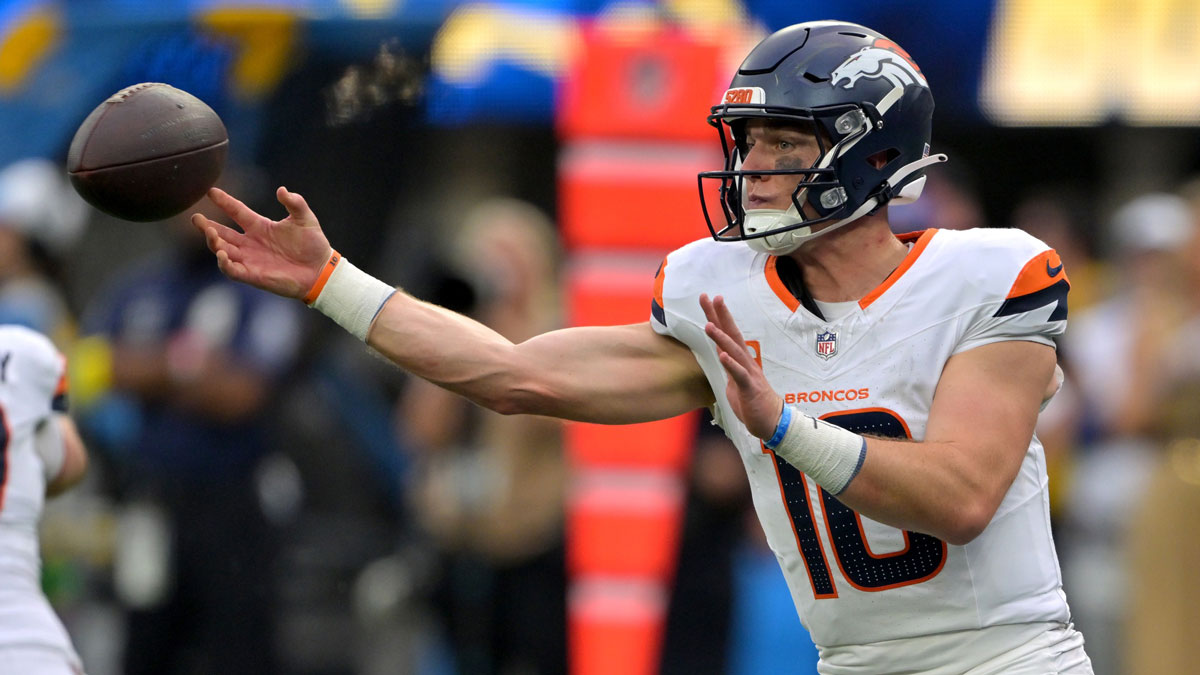 Quarterback Bo Nix throwing a pass.