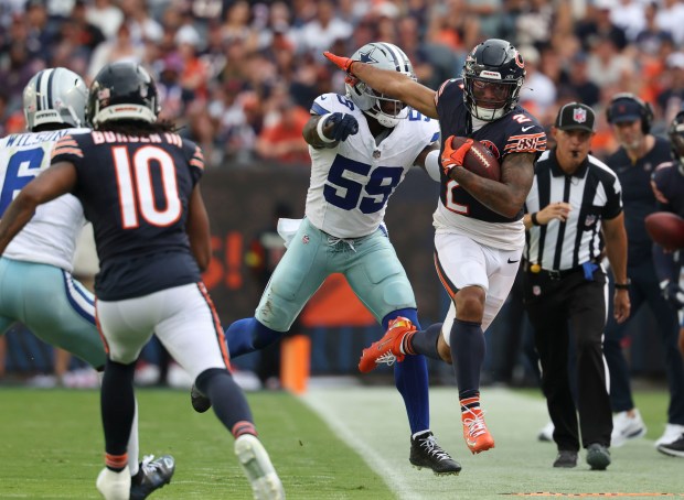 Chicago Bears wide receiver DJ Moore (2) makes a reception...