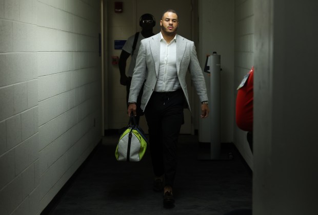Bears linebacker T.J. Edwards arrives for a game against the Lions at Ford Field on Sept. 14, 2025, in Detroit. (John J. Kim/Chicago Tribune)