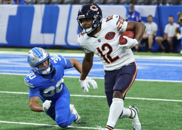 Bears wide receiver Devin Duvernay returns a kickoff past Lions...