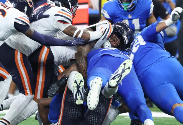 Bears linebacker Noah Sewell tackles Lions running back David Montgomery...