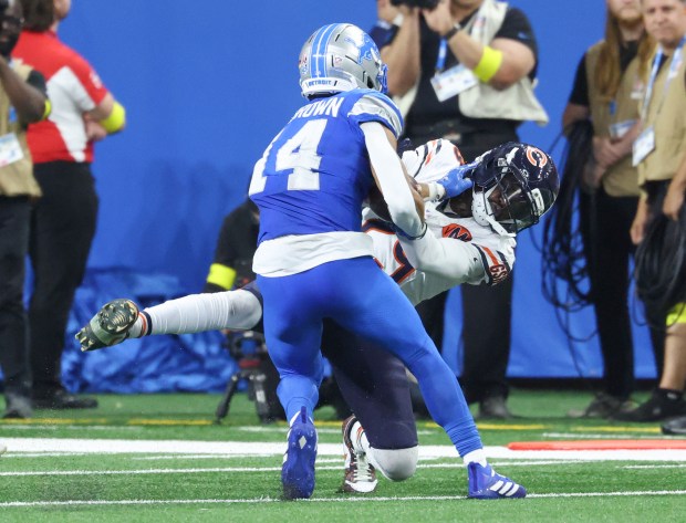 Bears cornerback Tyrique Stevenson (29) tackles Lions wide receiver Amon-Ra...