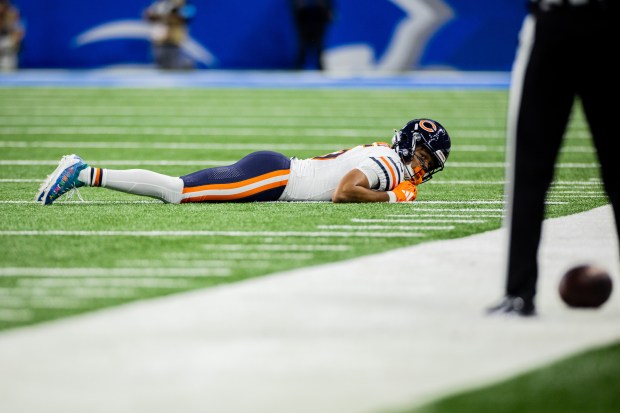 Bears wide receiver Rome Odunze (15) misses a pass from...