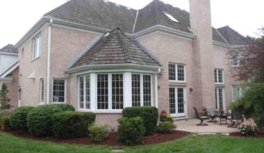 Former Bears defensive line coach Travis Smith sells home