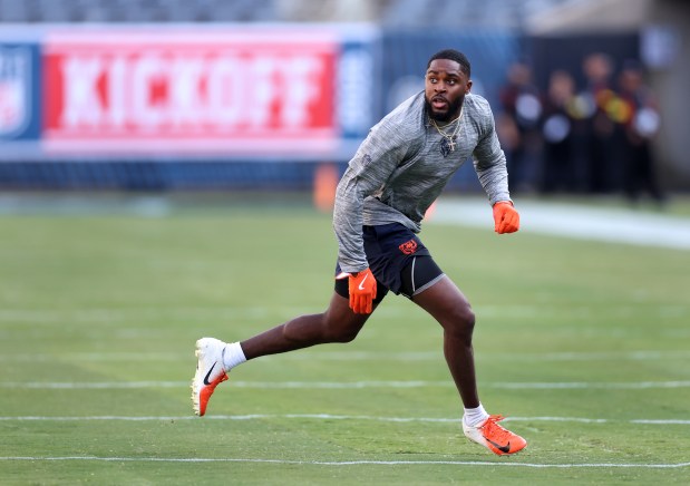 Chicago Bears cornerback Jaylon Johnson warms up before a game against the Minnesota Vikings at Soldier Field in Chicago on Sept. 8, 2025. (Chris Sweda/Chicago Tribune)
