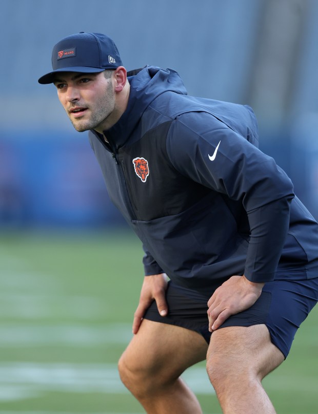 Chicago Bears tight end Cole Kmet warms up for a game against the Minnesota Vikings at Soldier Field in Chicago on Sept. 8, 2025. (Chris Sweda/Chicago Tribune)