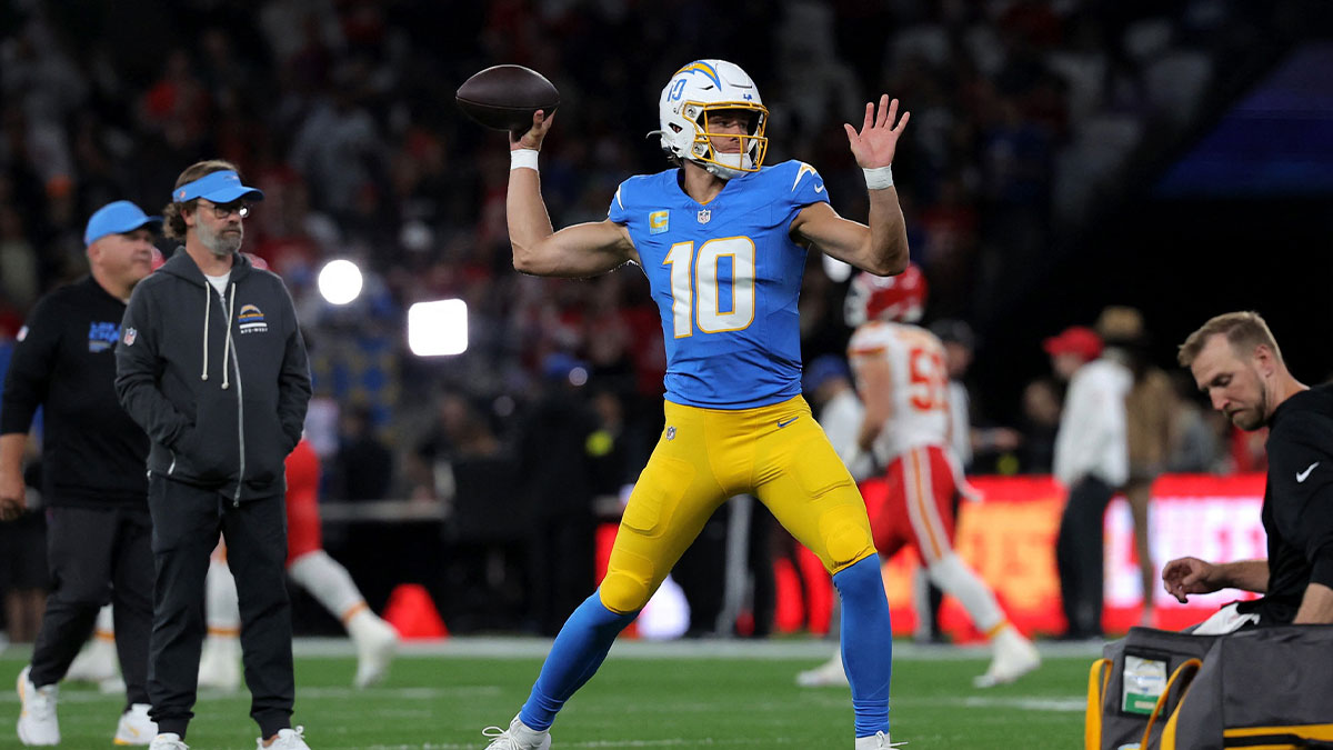 Los Angeles Chargers quarterback Justin Herbert (10) during the warm up before a NFL game against the Kansas City Chiefs at Corinthians Arena.