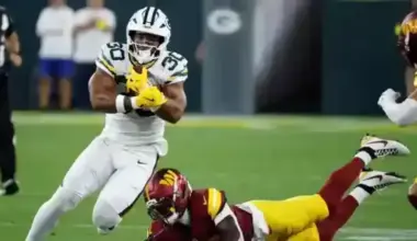 NFL holds moment of silence for Charlie Kirk during Packers vs Commanders game