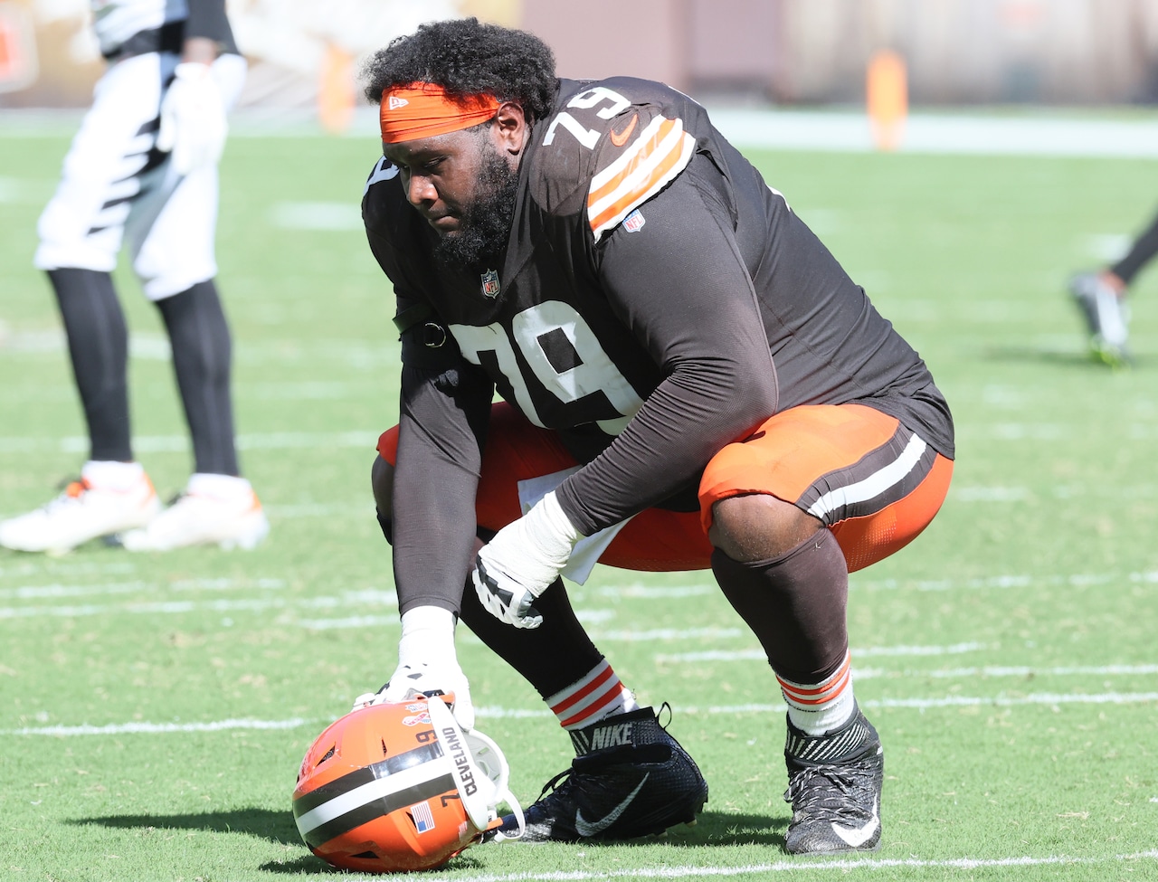 Browns offensive line already in crisis mode after just two games