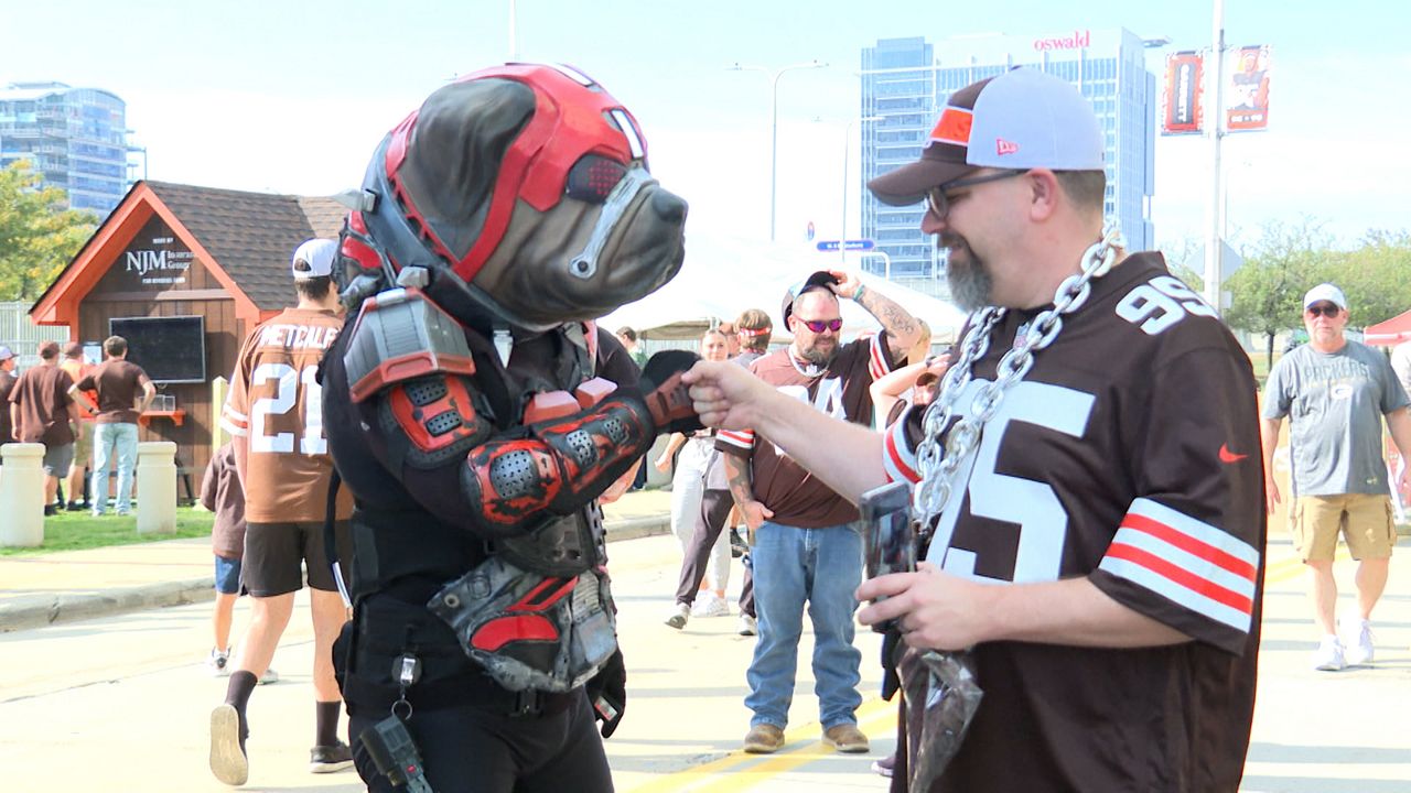 Browns commemorate 40th anniversary of “Dawg Pound”